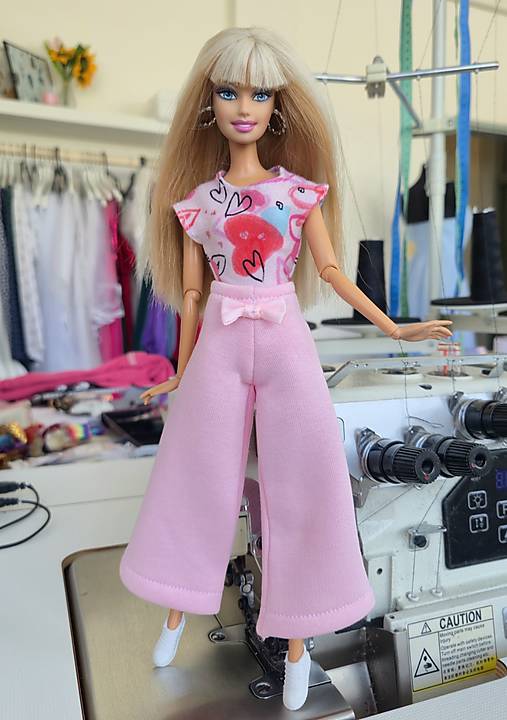 Srdiečkové tričko pre Barbie