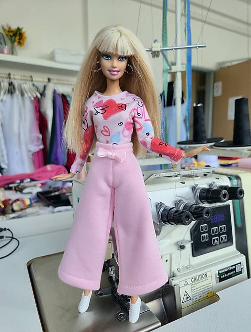 Elegantné tepláky pre Barbie