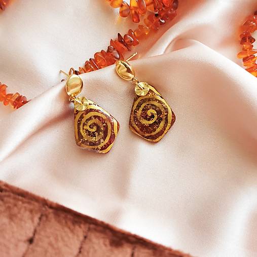 Náušnice - Pirueta listu - náušnice z modelovacej hmoty - 17753246_