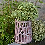 Dekorácie - Váza keramická, děrovaná, růžová - 17752246_