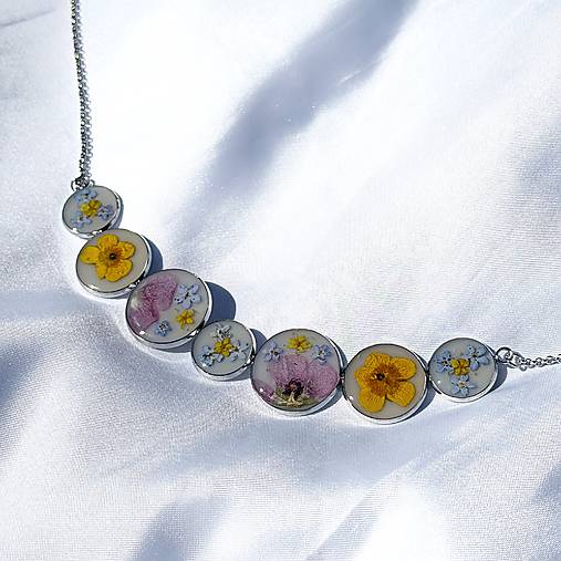 Náhrdelníky - Krásny výrazný náhrdelník z chirurgickej ocele so skutočnými kvetmi  - 17754215_