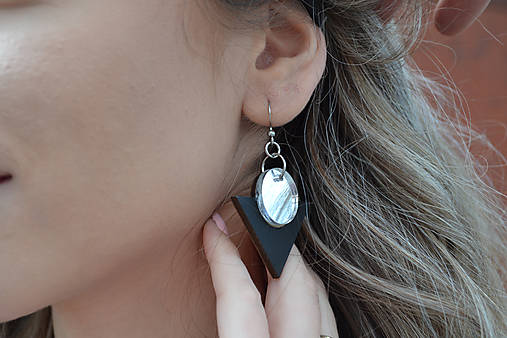 Náušnice v tvare trojuholníka a kruhu