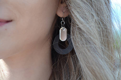 Náušnice v tvare oválu a kruhu