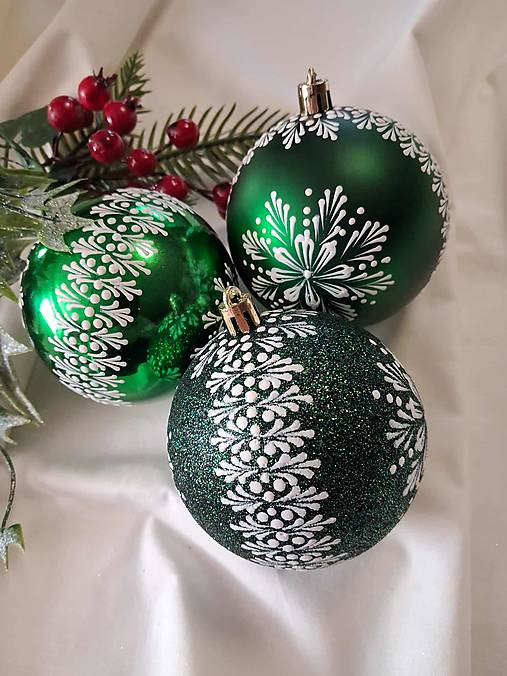 Dekorácie - Vianočné gule zdobené voskom-zelené - 17759451_