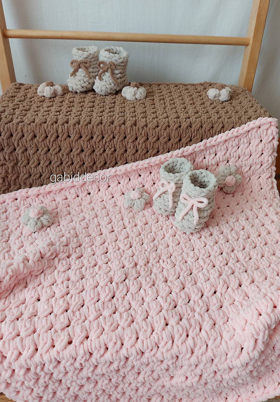 Detská deka do kočíka alebo postieľky s papučkami z vlny puffy fine