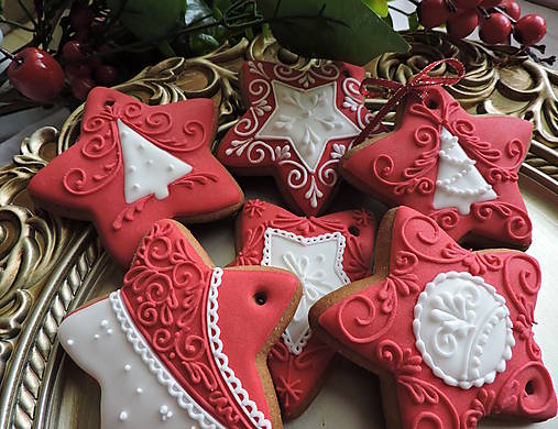 Dekorácie - Červené hviezdičky na zavesenie - 6 ks - 17764338_