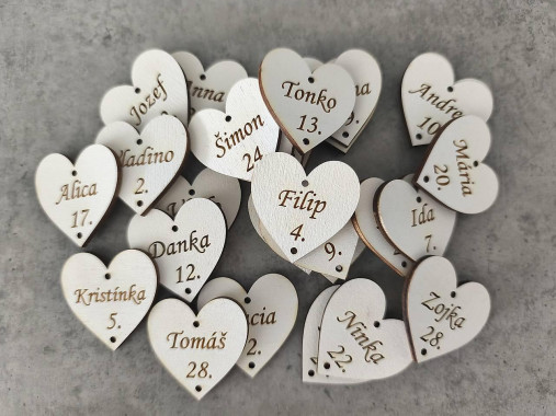 Dekorácie - Gravírovanie prvkov na rodinný kalendár (1 ks) - 17763792_