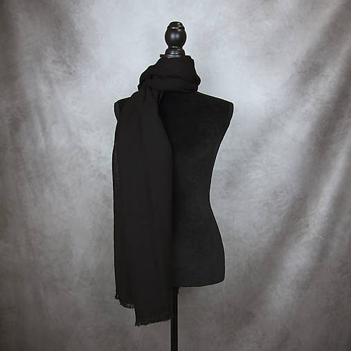 Šály a nákrčníky - Zimný šál z Merino vlny v čiernej farbe - 17763842_