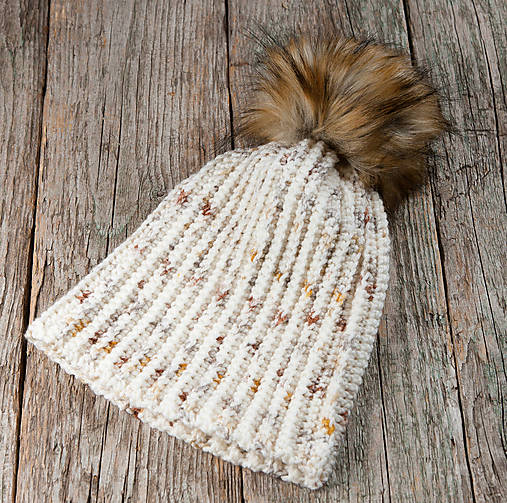 Čiapky, čelenky, klobúky - Háčkovaná čiapka s brmbolcom - 17763052_