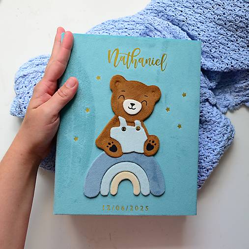 Personalizovaný fotoalbum Macko na dúhe