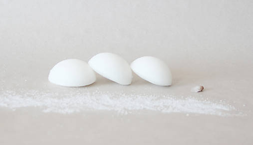 Konjac biela_prírodná špongia na čistenie pleti