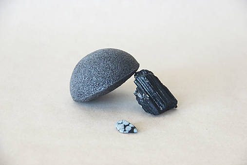 Konjac čierna_prírodná špongia na čistenie pleti