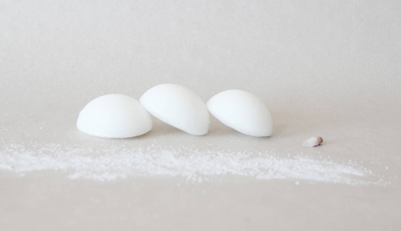 Konjac biela_prírodná špongia na čistenie pleti