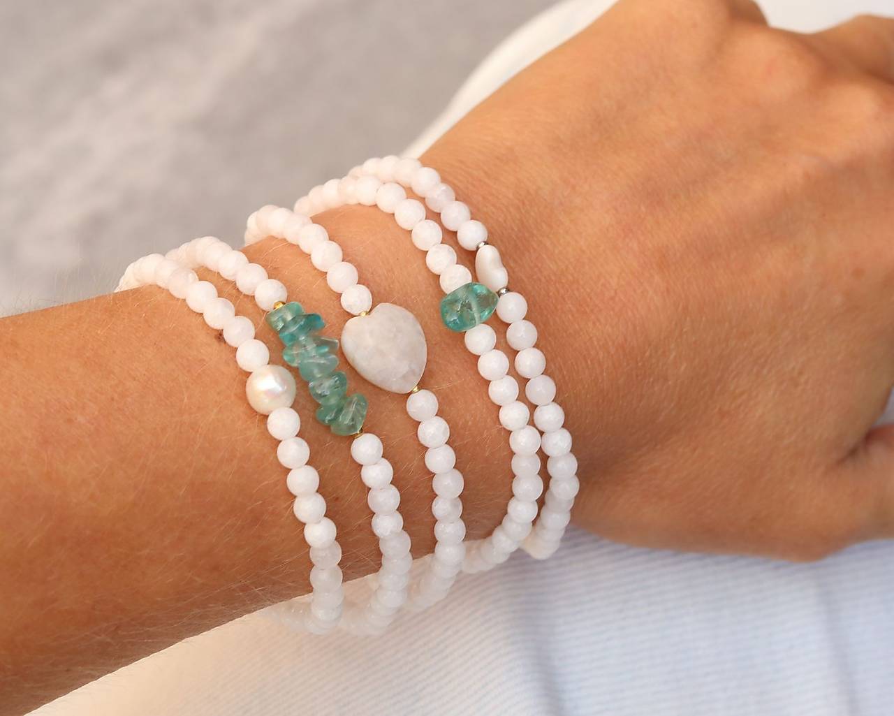 Tenký náramok z minerálu jadeit