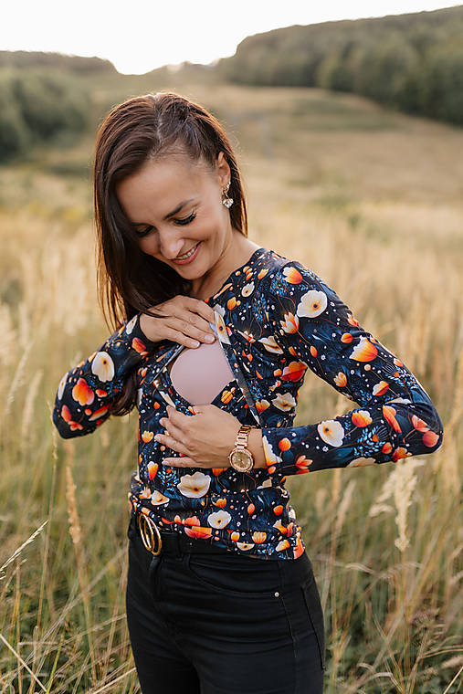 Oblečenie na dojčenie - Tričko na dojčenie – tmavomodré kvety - 17766471_