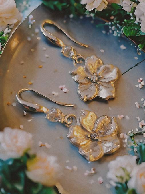 Strieborné kvetinové náušnice so zirkónmi