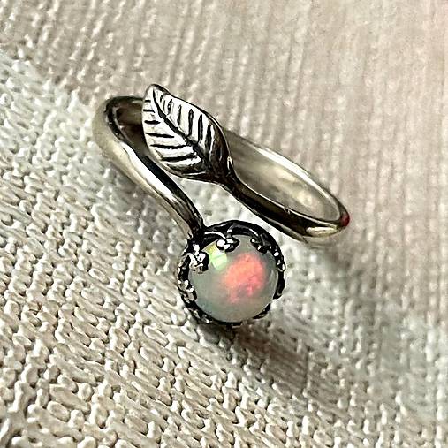 Leaf Natural Ethiopian Opal Ring Ag925 / Strieborný prsteň s welo opálom E002
