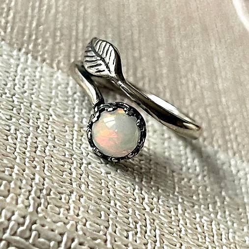 Leaf Natural Ethiopian Opal Ring Ag925 / Strieborný prsteň s welo opálom E002