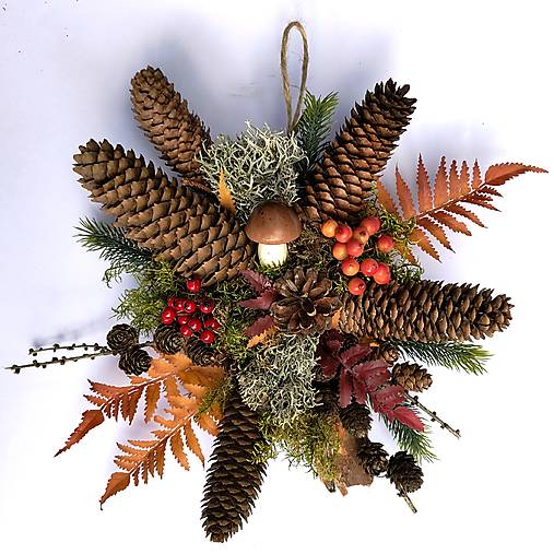 Dekorácie - Závesná dekorácia „Jeseň v smrekovom lese“ - 17772390_