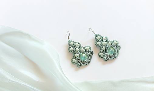 Náušnice - Bambusovo-zelená - Ručne šité šujtášové náušnice - Soutache earrings - 17776701_