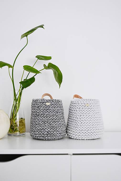 Úložné priestory & Organizácia - Pletený závesný košík - sivá/melírovaná - 17776169_