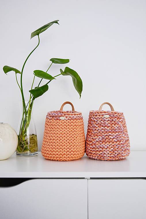 Úložné priestory & Organizácia - Pletený závesný košík - marhuľková/melírovaná - 17776192_