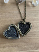 Náhrdelníky - otvárací medailón srdce-náhrdelník (Meď/Bronz) - 17777016_