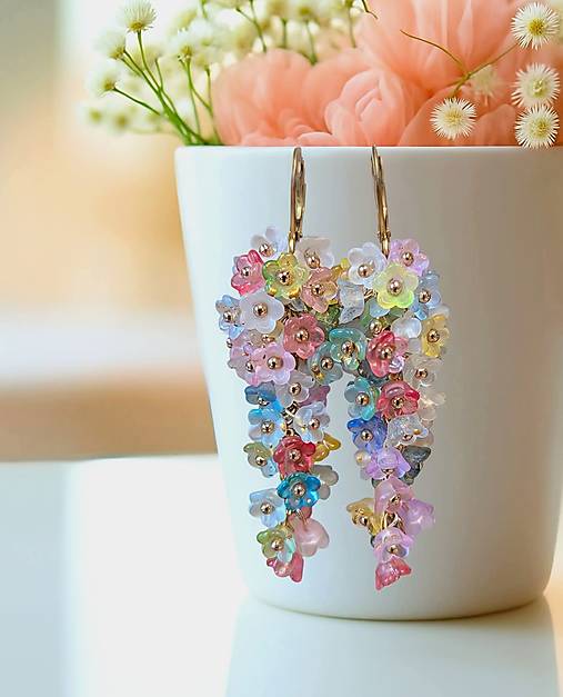 Náušnice - Visiace náušnice s pestrofarebnými kvietkami, nerezová oceľ - 17776255_