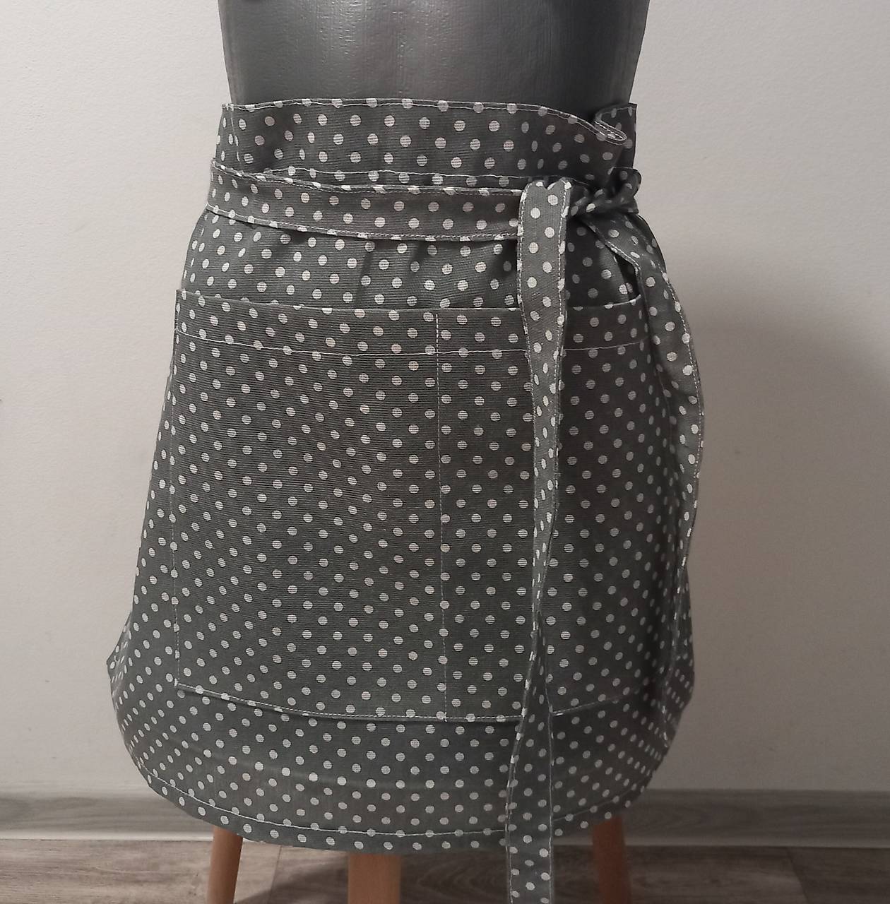 Zástera do pása siva bodky