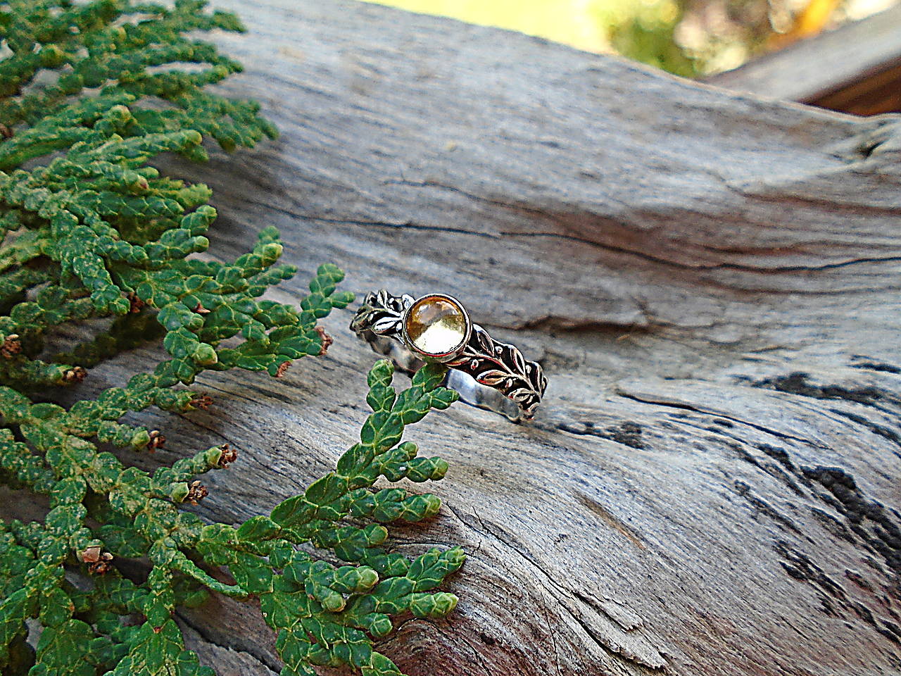 Strieborny prsteň Ag 925 Vavrínové listky Citrín