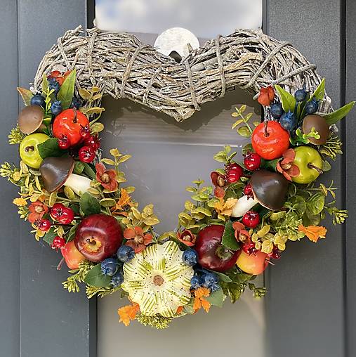 Jesenný veniec srdce na prútenom základe dekorácia na dvere 32cm Venček J12