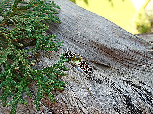 Strieborny prsteň Ag 925 Antik Olivín