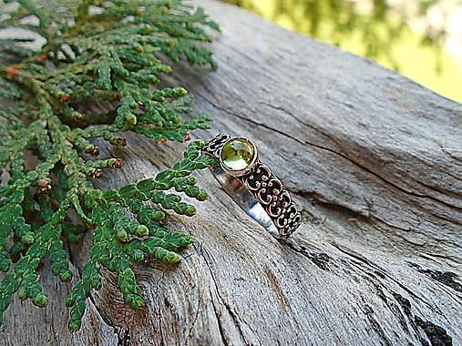 Strieborny prsteň Ag 925 Antik Olivín