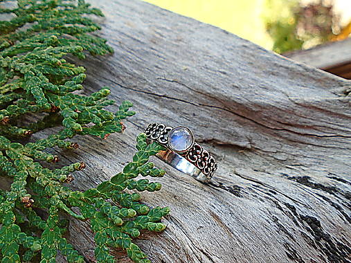 Strieborny prsteň Ag 925 Antik Mesačný kameň