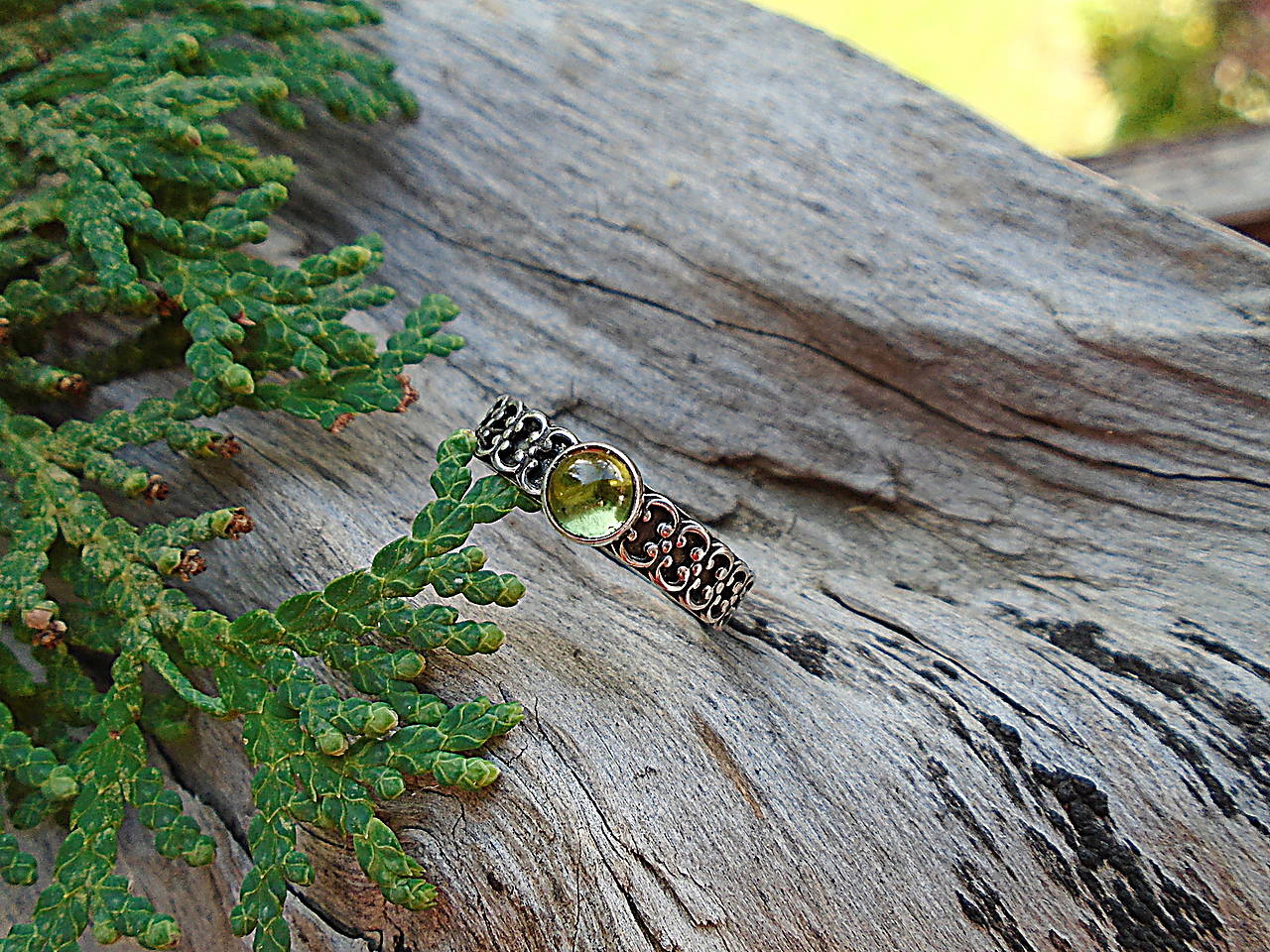 Strieborny prsteň Ag 925 Antik Olivín