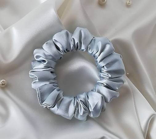 Ozdoby do vlasov - Saténová gumička Scrunchie, šedo modrá- svetlá, veľkosť: SLIM  - 17782061_