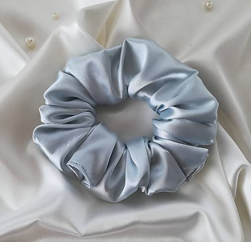 Ozdoby do vlasov - Saténová gumička Scrunchie, šedo modrá- svetlá, veľkosť: CLASSIC  - 17782083_