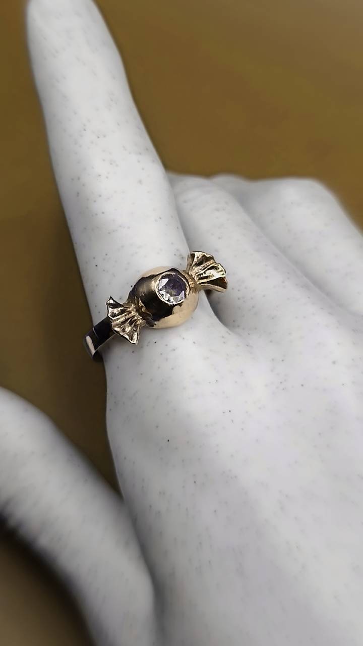 Sladký ametyst - prsteň zo zlatého bronzu so zirkónom 