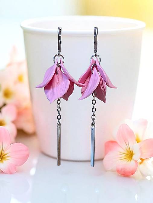 Náušnice - Visiace náušnice s ružovými lupienkami, nerezová oceľ - 17781357_