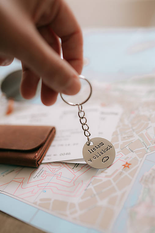 Kľúčenky - Prívesok na kľúče- Zbieram chvíle, nie veci - 17783849_