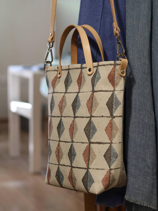 Ľanová crossbody kabelka z ľanu – prírodná elegancia v casual štýle