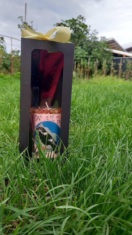 Sviečky - "ČARO PRÍRODY"darčeková Súprava Sviečka pre Láskavosť a spojenie s Radosťou a Prírodou s Amuletom Karneol náramok  - 17784763_