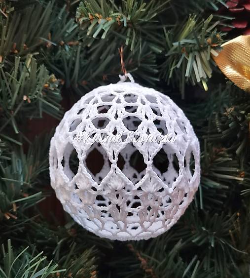 Dekorácie - *** Háčkované vianočné guľe  *** (priemer cca 9 cm - Biela) - 17787630_