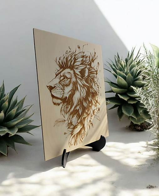 Obrazy - Lev, Drevený vypaľovaný obraz + stojan  - 17787560_