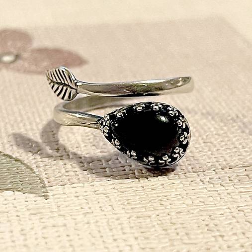 Teardrop Onyx AG925 Ring / Strieborný prsteň v tvare slzy s ónyxom E001