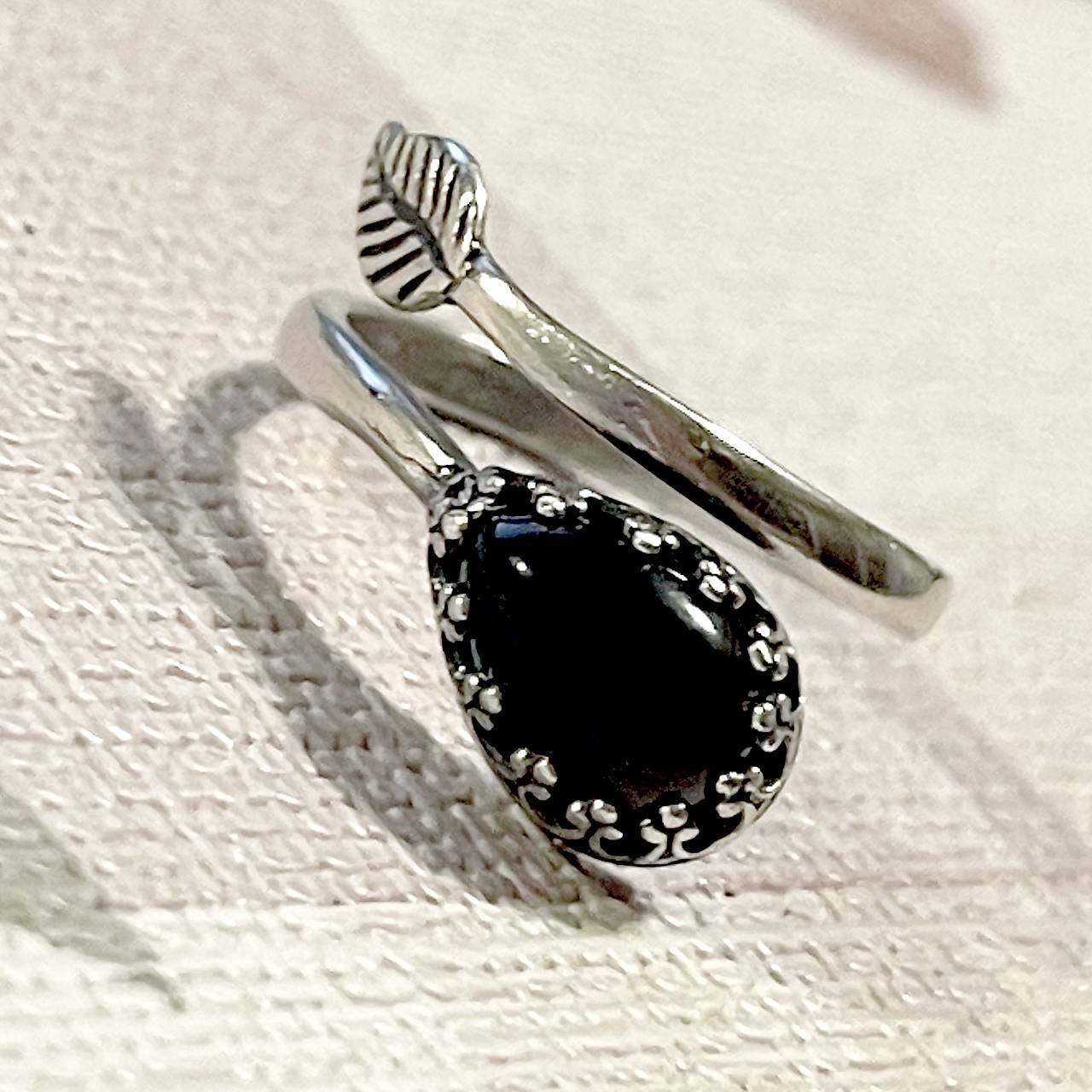 Teardrop Onyx AG925 Ring / Strieborný prsteň v tvare slzy s ónyxom E001