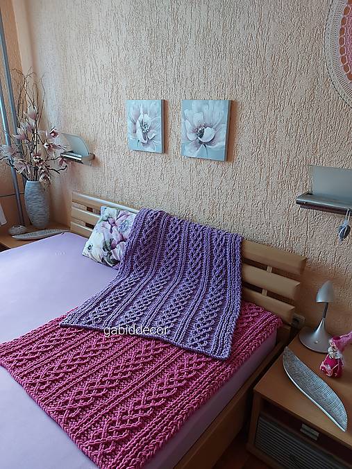 Deka jemnučká a ľahká detská z priadze alize puffy fine bledá béžová  (Rozmery (80 x 100) cm, farba fialová)