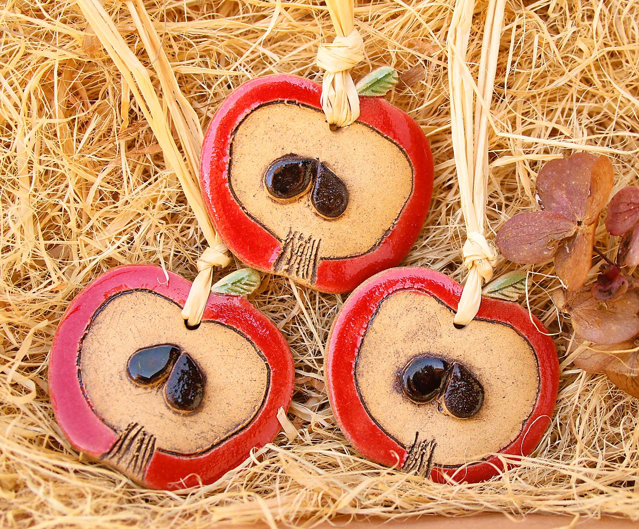 Keramické jabĺčka na zavesenie