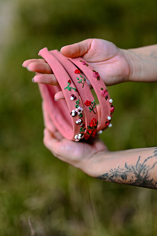 Ozdoby do vlasov - Vyšívaná ľanová čelenka s korálkami - 17792777_