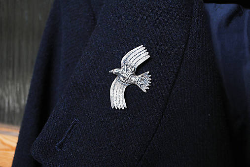 Strieborná brošňa Havran